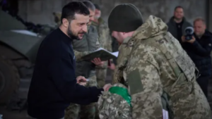 Zelensky visita el frente y pide una mayor cooperación de los aliados